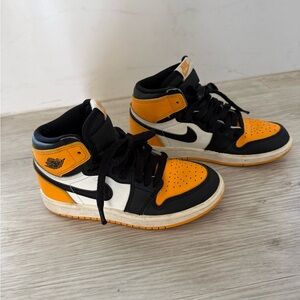 Air Jordan 1 high OG Kids Orange and Black Taxi Sneakers